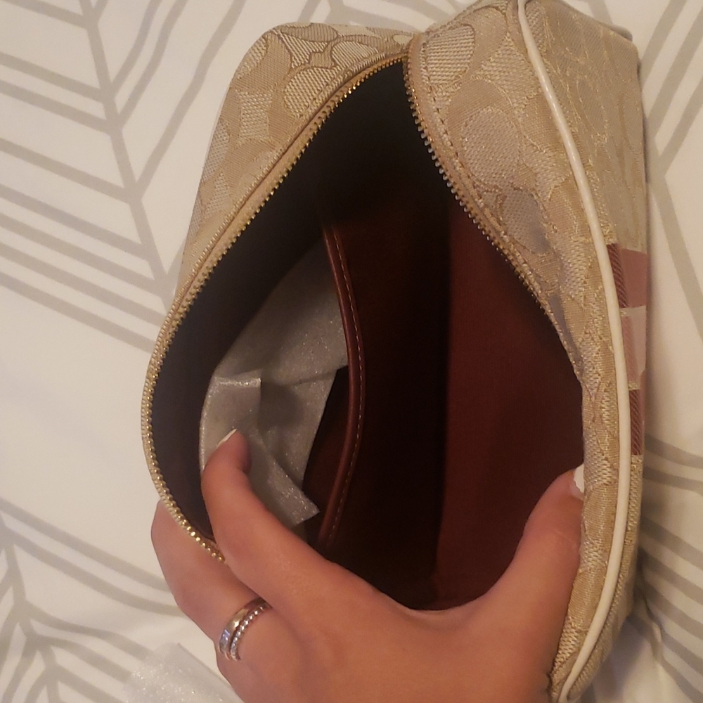 NWT Coach cosmetic bad - Picture 6 of 8